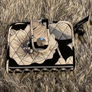 Vera Bradley small wallet like new